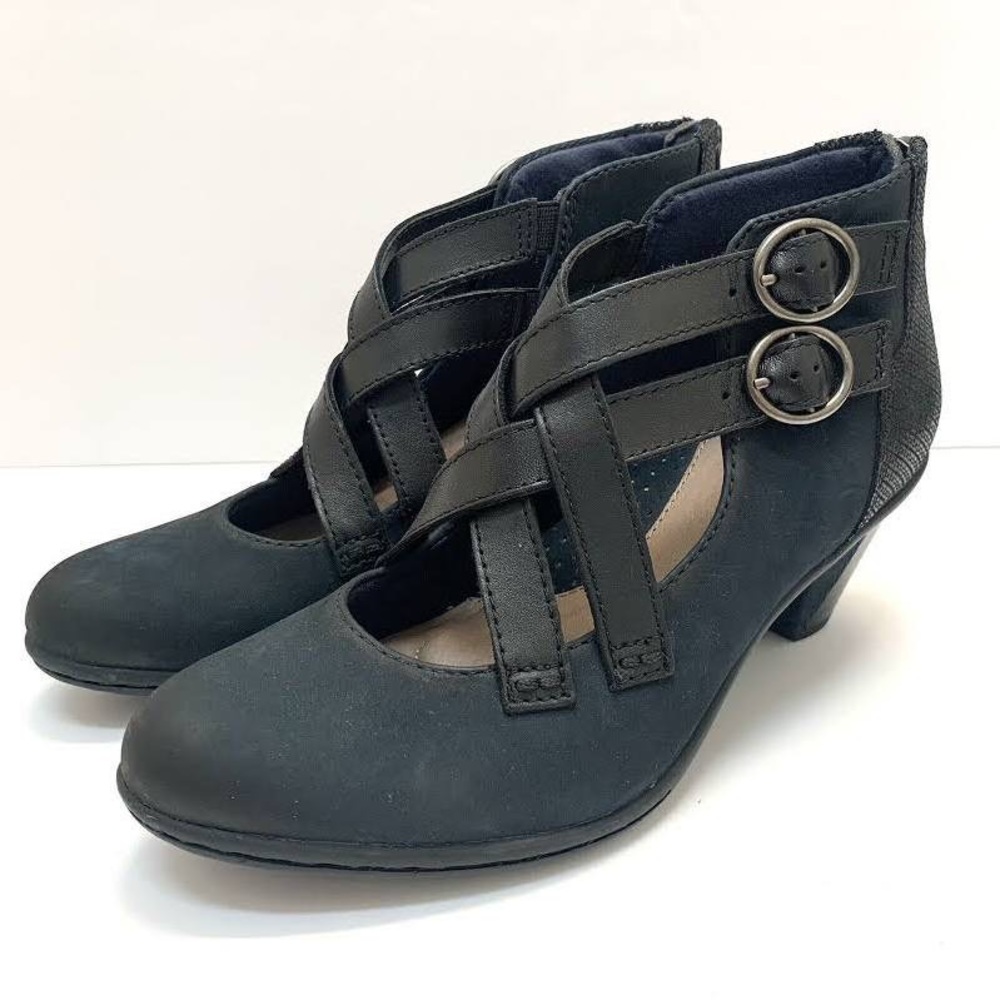 ✨ 2/$40 SALE | Earth | Amber Navy Crisscross booties
